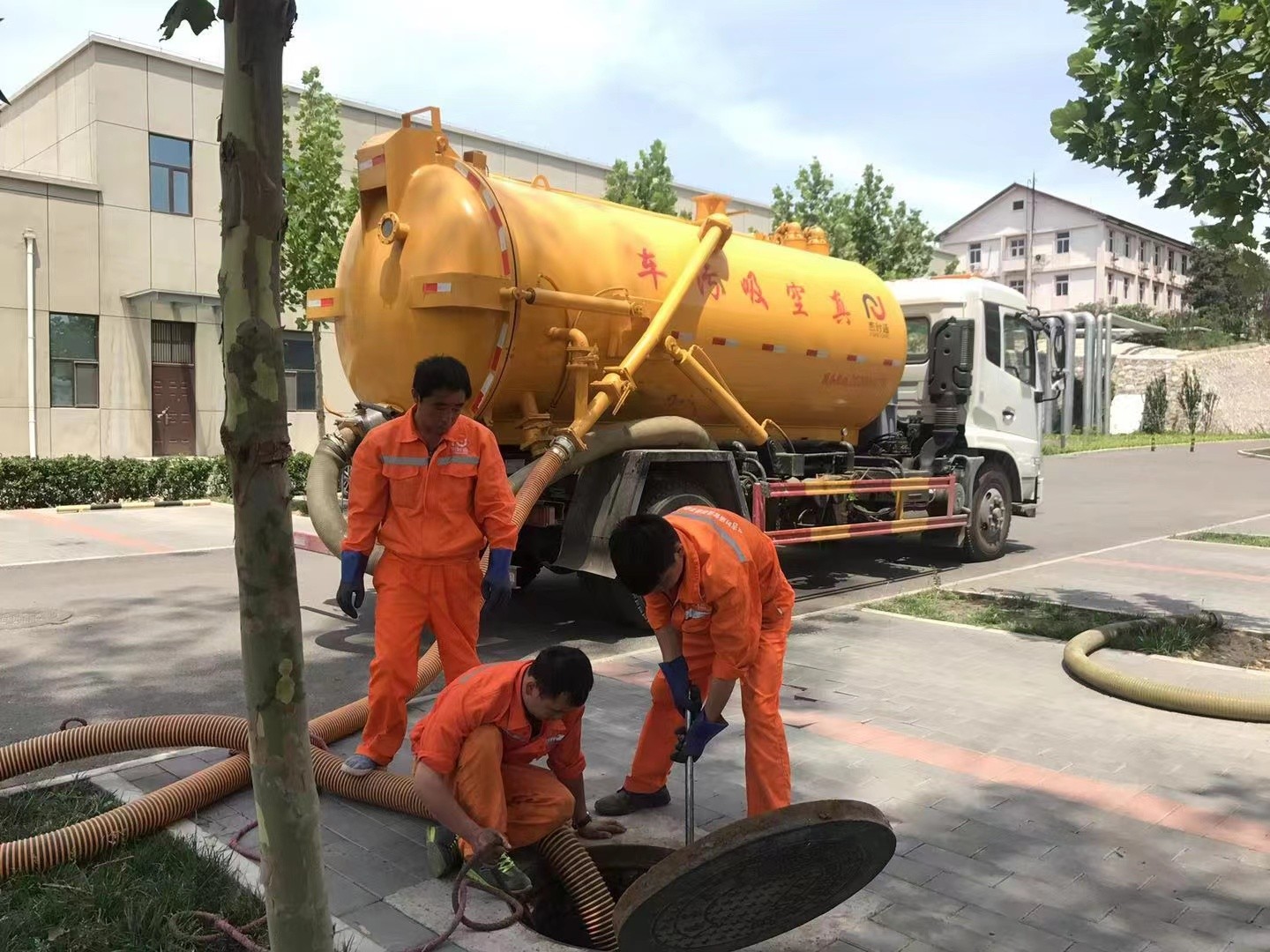 铜鼓化粪池清理与5-8吨吸粪车施工效率分析